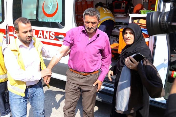 Otomobil panelvanla çarpıştı: 6 yaralı!