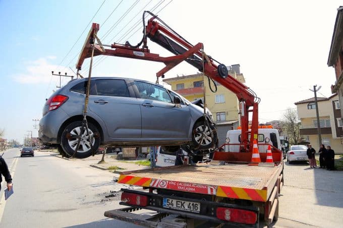 Otomobil panelvanla çarpıştı: 6 yaralı!
