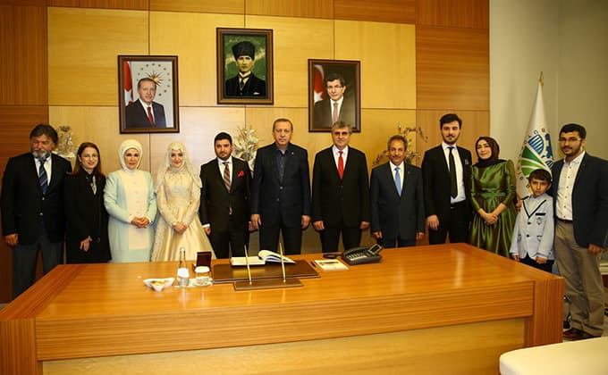 Bir Cumhurbaşkanı iki vali eşliğinde nişan