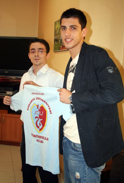 Trabzonspor'da Oynayan Ceyhun Gülselam Sakarya'da