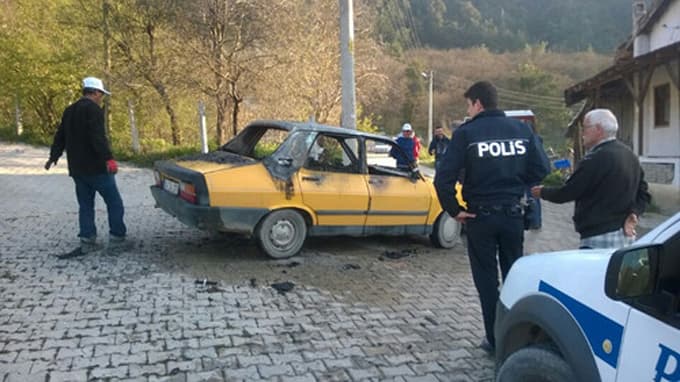 Seyir halindeki otomobil yandı