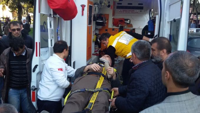 Atatürk Bulvarı'nda otomobil bisiklete çarptı
