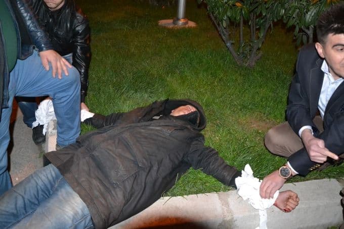 Bileklerini keserek intihara kalkıştı