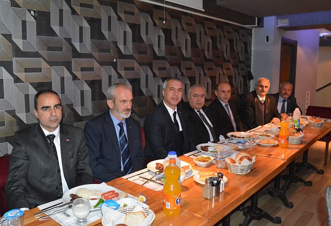 MHP Adayları Hendek'e çıkarma yaptı