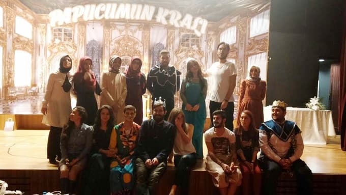Bu oyunu yetim ve öksüz çocuklar için oynadılar