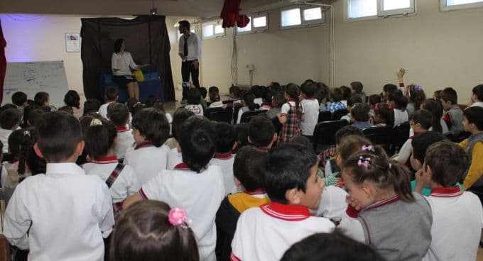 Öğrencilerden tiyatro oyununa yoğun ilgi
