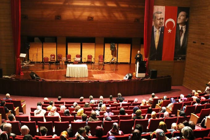 Serdivan Belediyesi'nden kutlu doğum programı