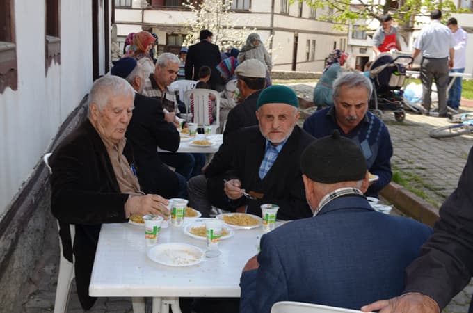 Serenli &#8220;Dünya bize, biz birbirimize emanetiz&#8221; 