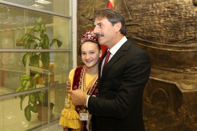 Başkan Alemdar dünya çocuklarını ağırladı