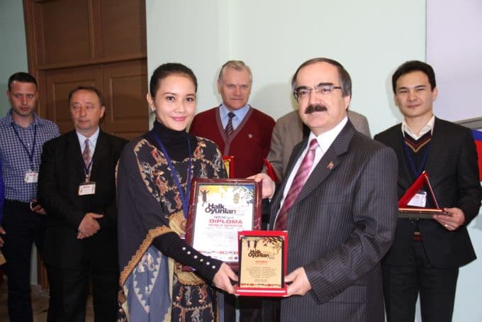 Vali Coş'a o hediyeyi Mustafa İsen verdi