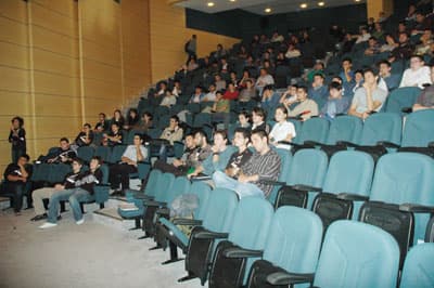 Güneş Enerjili Otomobil Tanıtıldı
