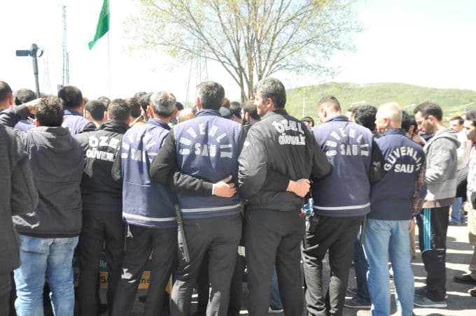 SAÜ'de "Bahar şenlikleri" protesto edildi