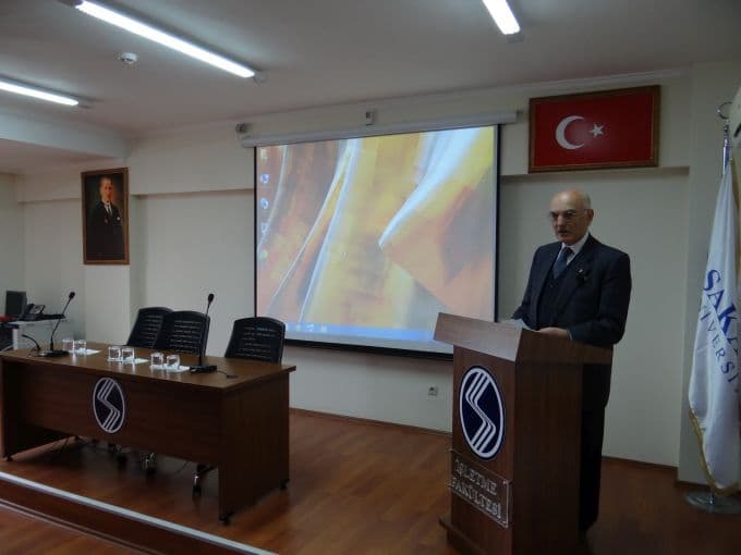 Yerel yönetimler konusu SAÜ'de masaya yatırıldı