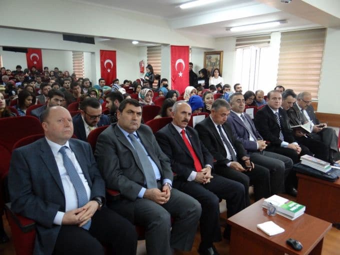 Yerel yönetimler konusu SAÜ'de masaya yatırıldı