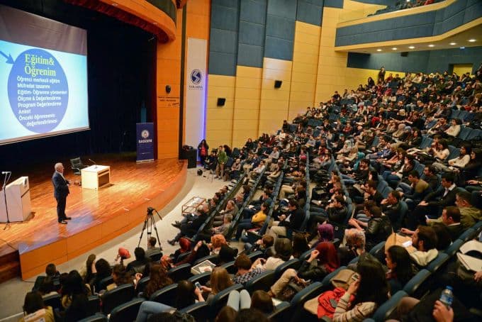 Rektör Elmas, öğrencilerle buluştu