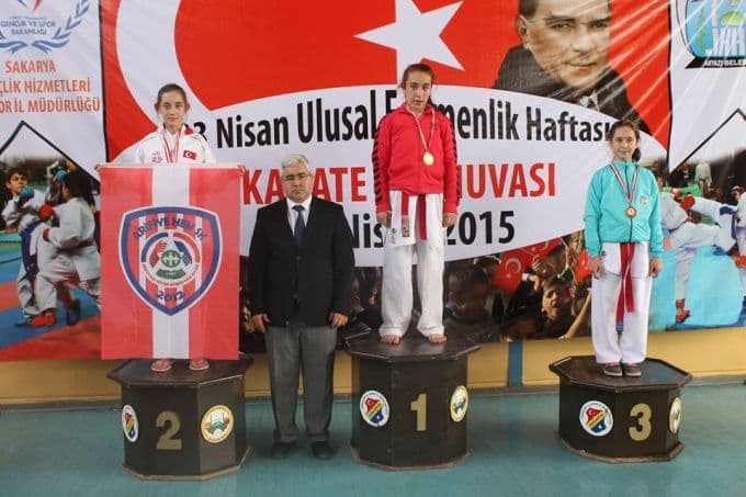 Arifiye HEM sporcularından büyük başarı