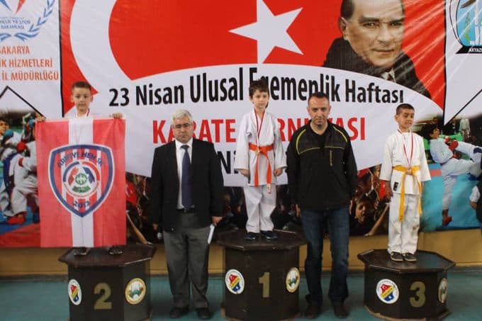 Arifiye HEM sporcularından büyük başarı