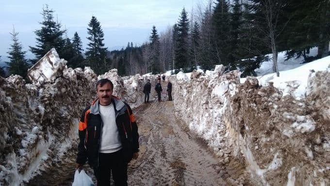 Kar yağışı sebebiyle kapanan yayla yolu ulaşıma açıldı