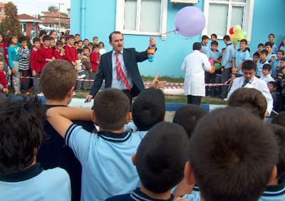 Yumurtayı Kırmadan 3. Kattan Aşağıya İndirdiler 