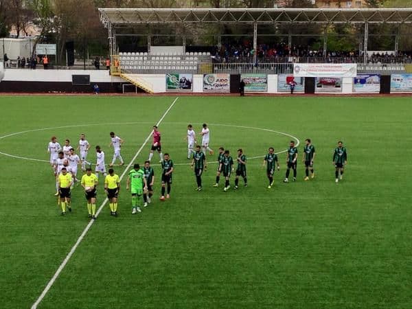 Sakaryaspor kendini ateşe attı