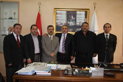 <font face="Arial" size="2">Sakarya İmam Hatip Lisesi Okul Aile Birliği Başkanı Mehmet G&ouml;zyuman, okul aile birliği yeni y&ouml;netimi olarak Başkan İnci&rsquo;yi ziyaret ettiklerini belirterek, <font color="#333399">&ldquo;Başkan İnci&rsquo;nin eğitime b&uuml;y&uuml;k desteklerini takdir ediyoruz. Hendek&rsquo;te belediye olarak yapmış oldukları ilk&ouml;ğretim okulunu g&ouml;rd&uuml;k ve &ccedil;ok beğendik. Kendileri sadece Hendek&rsquo;te değil ihtiya&ccedil; duyulan her yerde. &Ouml;zellikle konu eğitim olunca desteklerini esirgememiştir. Eski bir eğitimci olarak bir&ccedil;ok beden eğitimi &ouml;ğretmenleri yetiştirmiştir. Ayrıca Hendek&rsquo;te yapmış olduğu hizmetleri de hayranlıkla takip ediyoruz. İl&ccedil;esine bir&ccedil;ok kalıcı eserler kazandıran Başkan İnci&rsquo;yi tebrik ediyor eğitime desteklerinden dolayı da teşekk&uuml;r ediyorum&rdquo; </font>dedi.</font> <p><font face="Arial" size="2">Başkan İnci, Sakarya İmam Hatip Lisesi yeni okul aile birliği başkanı ve y&ouml;netimine hayırlı olsun dileklerinde bulunarak, <font color="#333399">&ldquo;Sizler okuldaki sorunların &ccedil;&ouml;z&uuml;lmesi i&ccedil;in varsınız. &Ccedil;ocuklarımızın daha iyi şartlarda okumaları i&ccedil;in okulların en iyi şartlara sahip olması gerekiyor. Biz belediye olarak eğitime b&uuml;y&uuml;k destekler sağladık. Okullarımızın bakımları, &ccedil;evre d&uuml;zenlemeleri ve daha bir&ccedil;ok katkılarımız olmuştur. Bundan sonra da desteklerimiz devam edecektir. Her şey geleceğimiz olan &ccedil;ocuklarımız i&ccedil;indir. Size ve y&ouml;netiminize başarılar diliyorum&rdquo;</font> diye konuştu.</font></p>