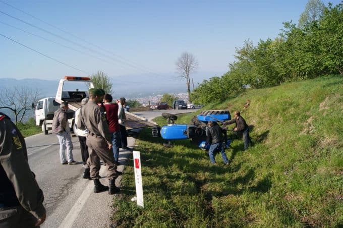Traktörün altında kalan sürücü hayatını kaybetti