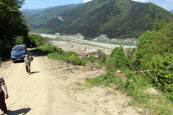 40 yıl önce heyelan nedeniyle nakledilen köye tebligat şoku
