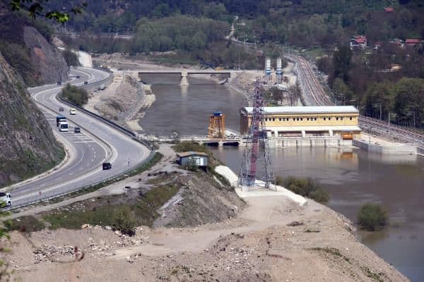 40 yıl önce heyelan nedeniyle nakledilen köye tebligat şoku