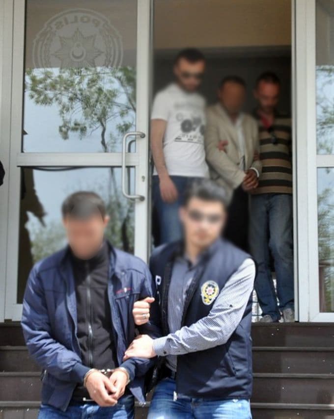 Sigara hırsızları kıskıvrak yakalandı
