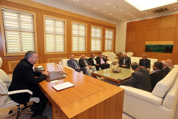 Mahalle grup yolları asfaltla buluşuyor