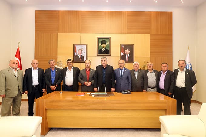 Mahalle grup yolları asfaltla buluşuyor
