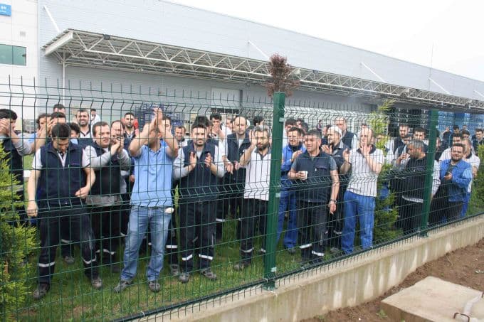 Arkadaşları işten çıkartılınca eylem yaptılar