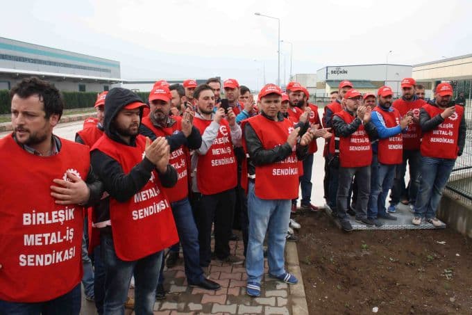 Arkadaşları işten çıkartılınca eylem yaptılar