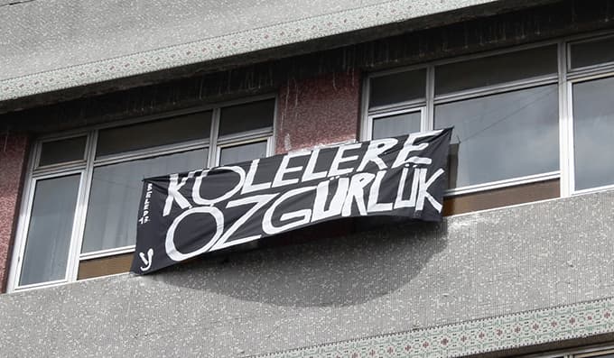 Çark Caddesi'nde pankart gerginliği!
