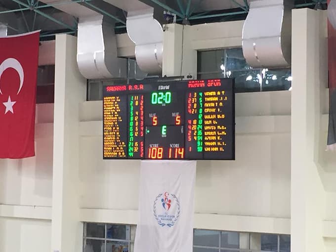 Sakarya Spor Salonu'nda inanılmaz maç!
