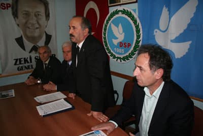 <font face="Arial" size="2">Demokratik Solcular olarak iki yıl &ouml;nce Ecevit'i kaybettiklerini belirten Eker, Ecevit'in vefatından sonraki s&uuml;re&ccedil;te T&uuml;rkiye'nin&nbsp; yaşadığı sıkıntılar karşısında&nbsp; demokratik solcuların duruşu ve m&uuml;cadelesinin her ge&ccedil;en g&uuml;n daha da g&uuml;&ccedil;lendiğini kaydetti.</font>