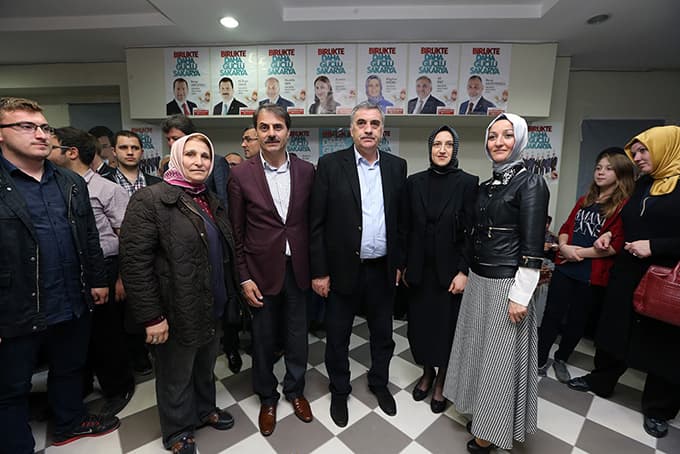 'Biz kadınlar beşikte sallarız, dünyayı da'