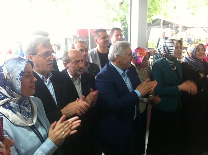 Ak Parti Akyazı'ya çıkarma yaptı