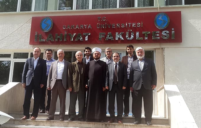 'Dinde Aşırılıktan Sakının'