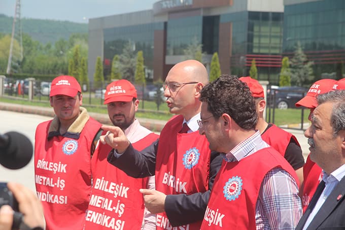 Arkadaşları işten çıkartılınca eylem yaptılar
