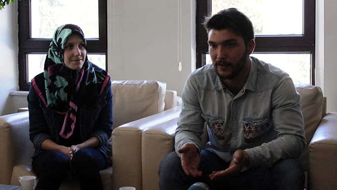 Aşık olduğu gencin hayatından etkilenerek müslüman oldu