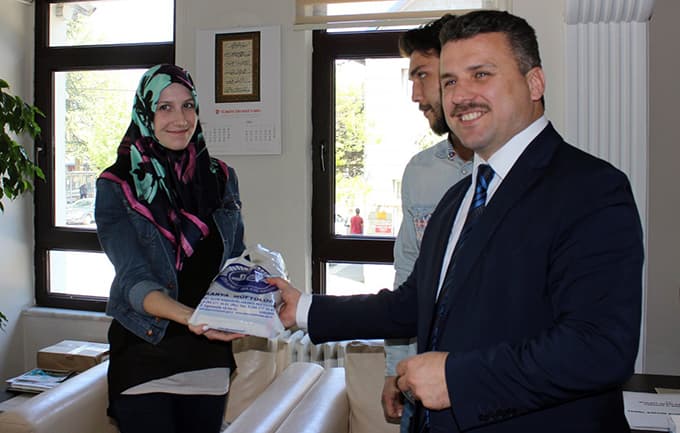 Aşık olduğu gencin hayatından etkilenerek müslüman oldu