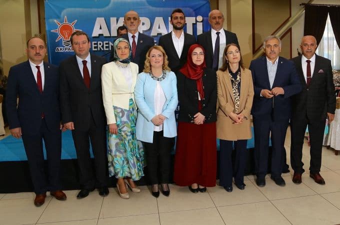 Bakan İslam, Çarşamba Pazarı'nı gezdi