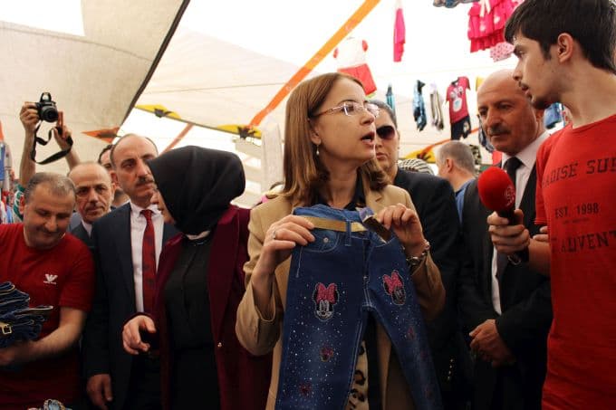 Bakan İslam, Çarşamba Pazarı'nı gezdi