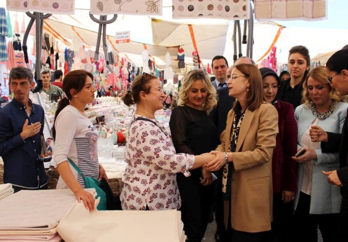 Bakan İslam, Çarşamba Pazarı'nı gezdi