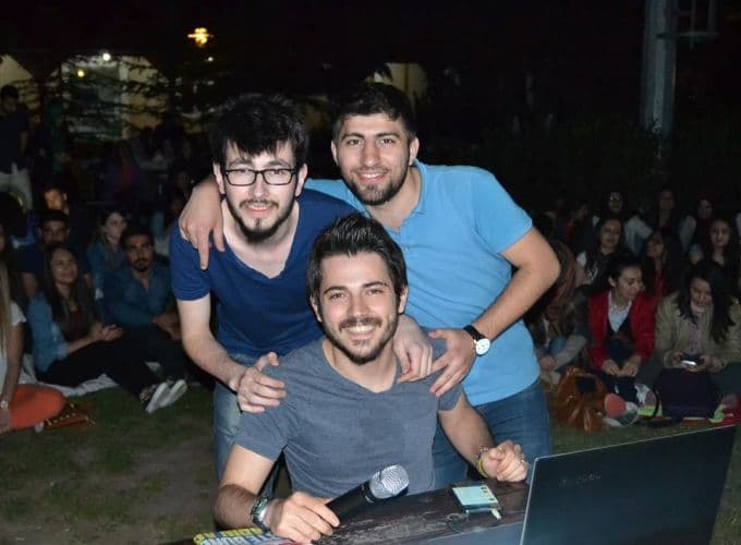 SAÜ'lü öğrencler açık havada sinema keyfi yaptı