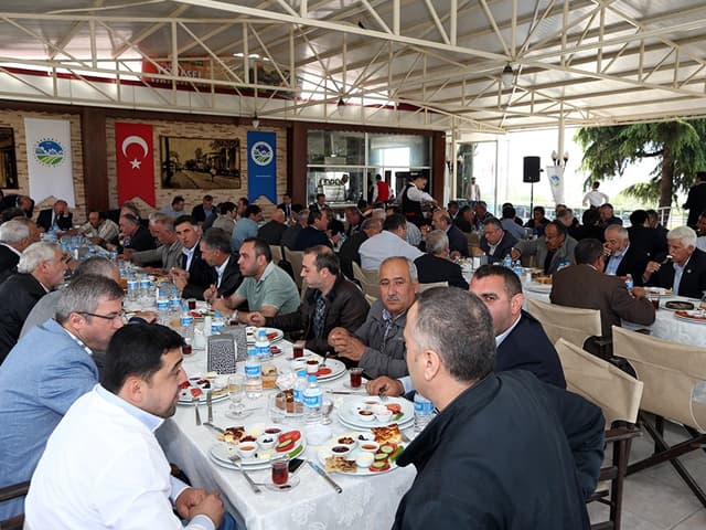 Toçoğlu Geyve'de muhtarlarla bir araya geldi!