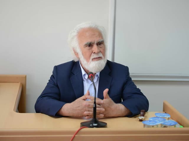 İslam toplumları bütünden ayrı hayatlar yaşıyor!