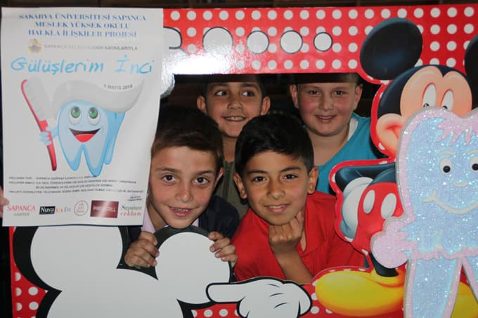 Sapanca MYO'dan "Gülüşlerim İnci" Projesi 
