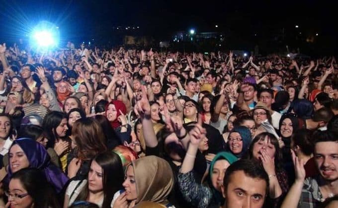 Mustafa Ceceli konserinde fırtına kabusu